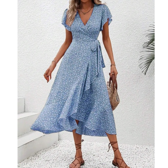 BellanBlue Dresses & Skirts - Boho Floral Print Butterfly Sleeve Maxi Dress